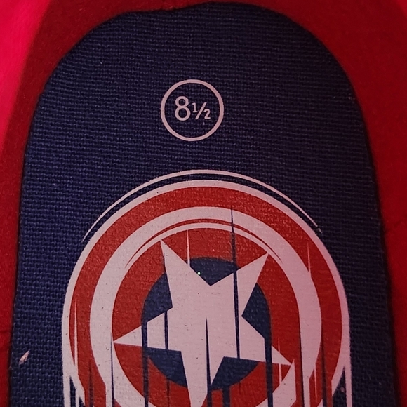 ๐ Captain America High-Top Sneakers โ Size 8.5 Marvel Avengers โ New with Tags - Picture 11 of 12